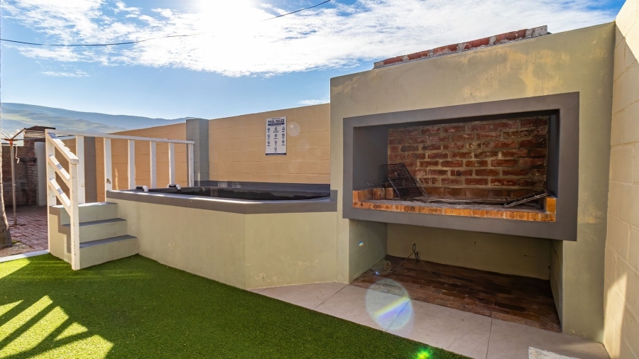 7 Bedroom Property for Sale in Kleinmond Western Cape